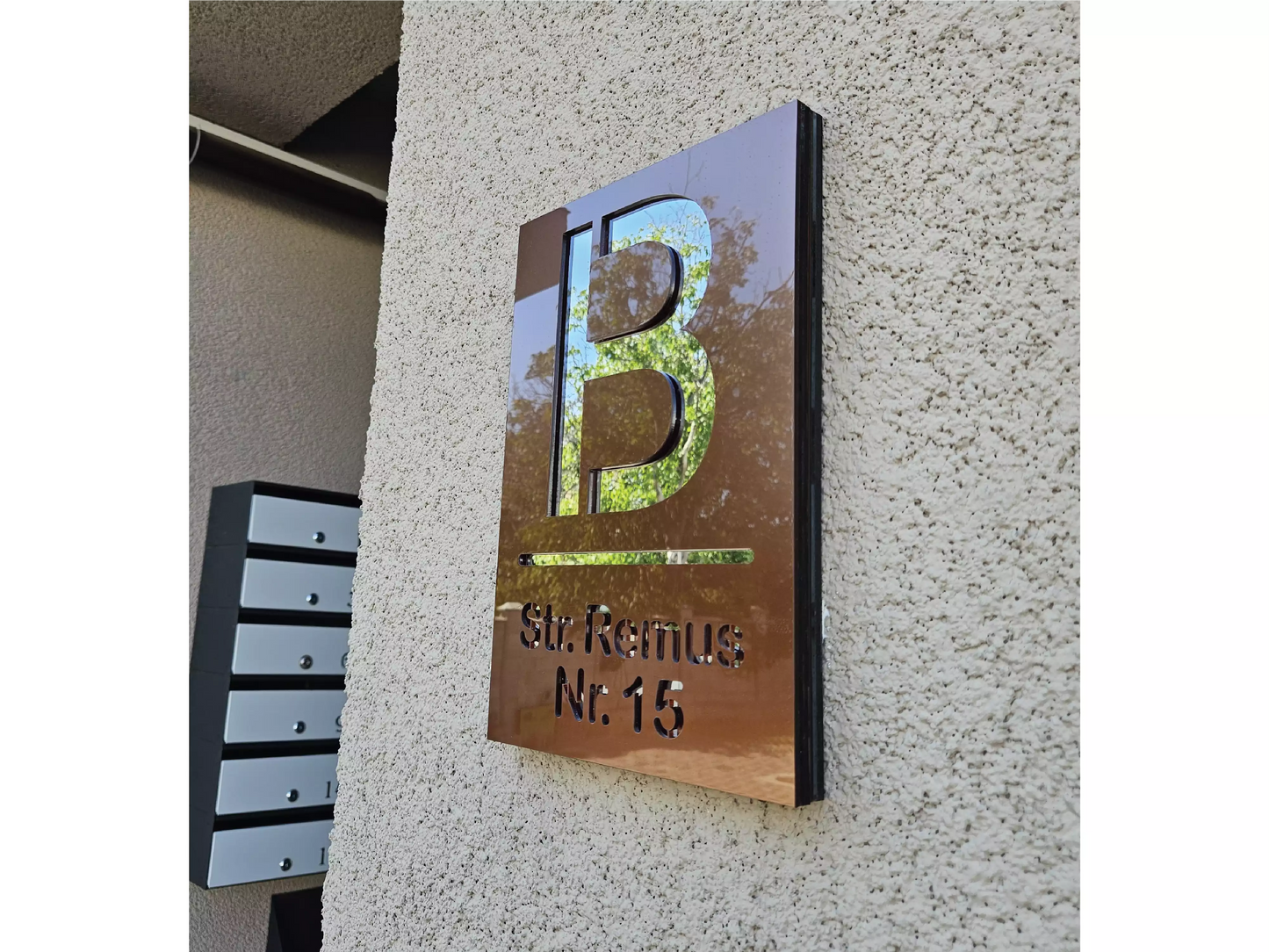 plăcuță număr casă personalizată acrilic maro-argintiu, număr casă personalizat rezistent exterior, plăcuță număr poartă acrilic modern