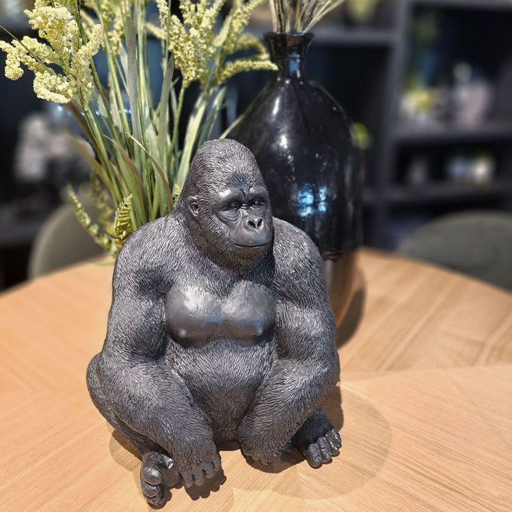 Statuetă ZANIMO GORILLA din polirășină, finisaj negru mat, 21 x 19,5 x 38,8 cm