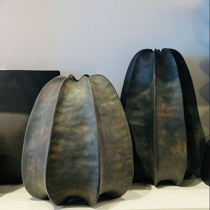 Vază DORALI din ceramică neagră, 34 x 34 x 34 cm