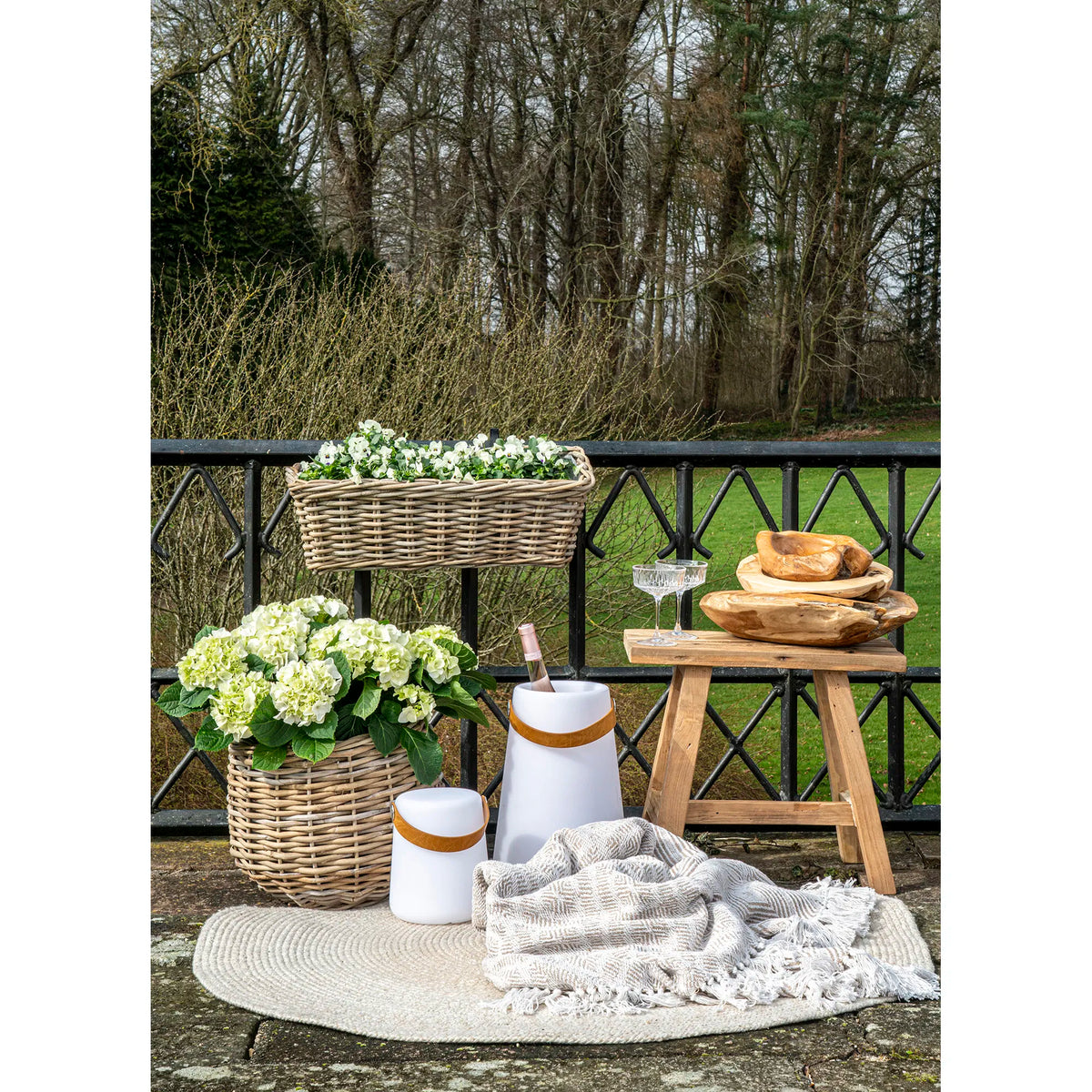 Set 2 coșuri decorative FERVANO din ratan natural, 27/38 x 27/38 x 21/34 cm