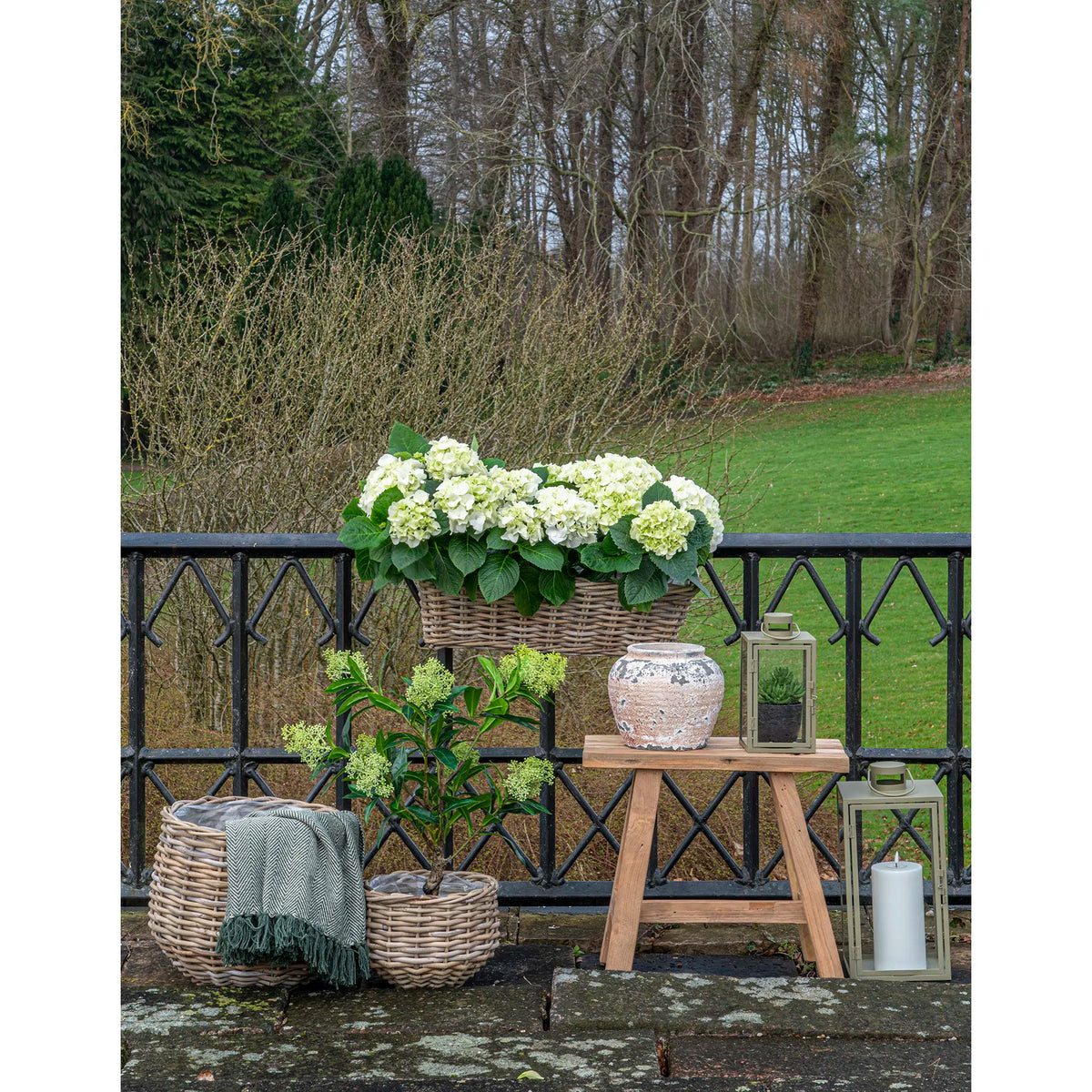 Set 2 coșuri decorative FERVANO din ratan natural, 27/38 x 27/38 x 21/34 cm