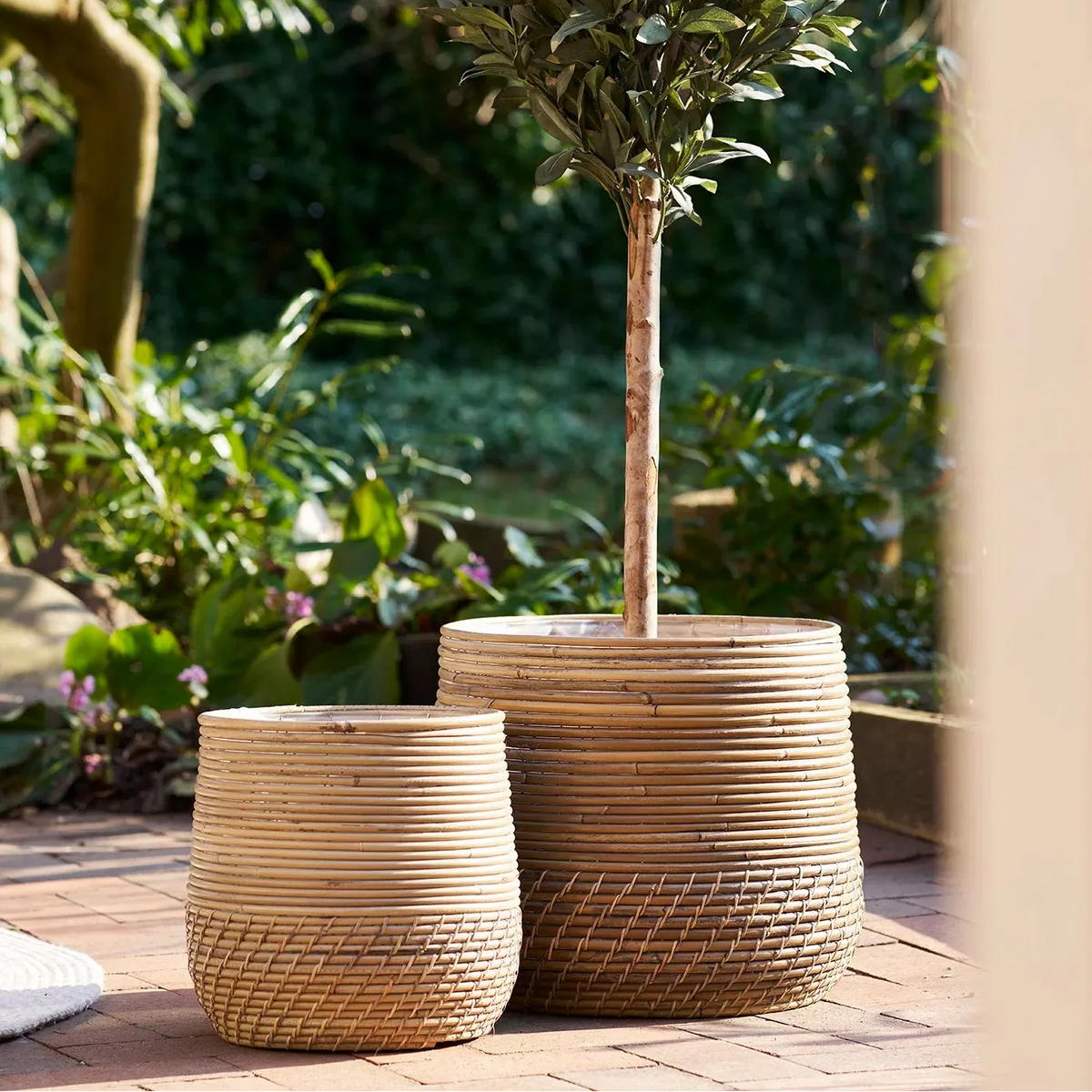 Set 2 coșuri decorative ZOLMIRA din ratan natural, 25/38 x 25/38 x 28/34 cm