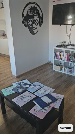 Personalizează mini-tablourile tale. Tablourile sunt realizate din plexiglas, având un efect elegant de reflexie a luminii.