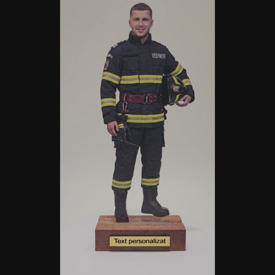 Transformă orice fotografie într-un Mini-Tu personalizat in fotograf de 15 cm. Realizat 2D cu efect 3D, ideal pentru cadouri unice și memorabile.