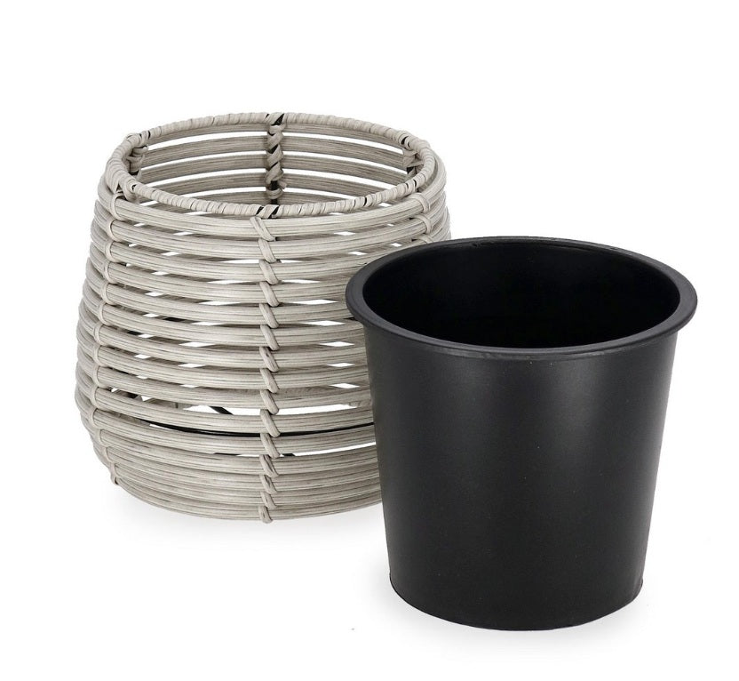 Set 3 suporturi ghivece XIAN din poliratan, vază din plastic, 20, 29 și 45 cm